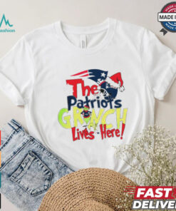 The New England Patriots Grinch Lives Here Christmas T Shirt