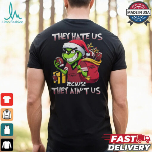 They Hate Us Because They Ain’t Us Grinch X Arkansas Razorbacks Christmas 2024 Shirt