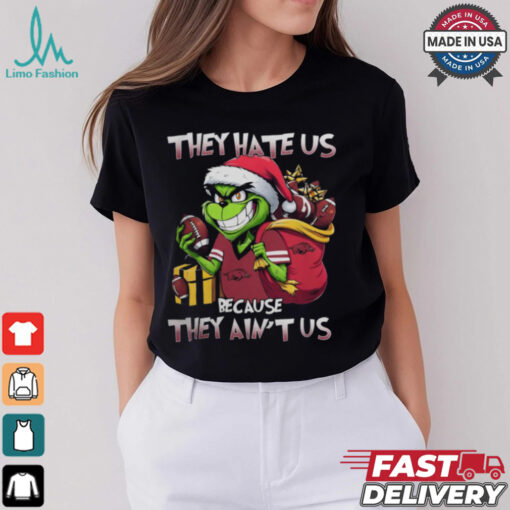 They Hate Us Because They Ain’t Us Grinch X Arkansas Razorbacks Christmas 2024 Shirt