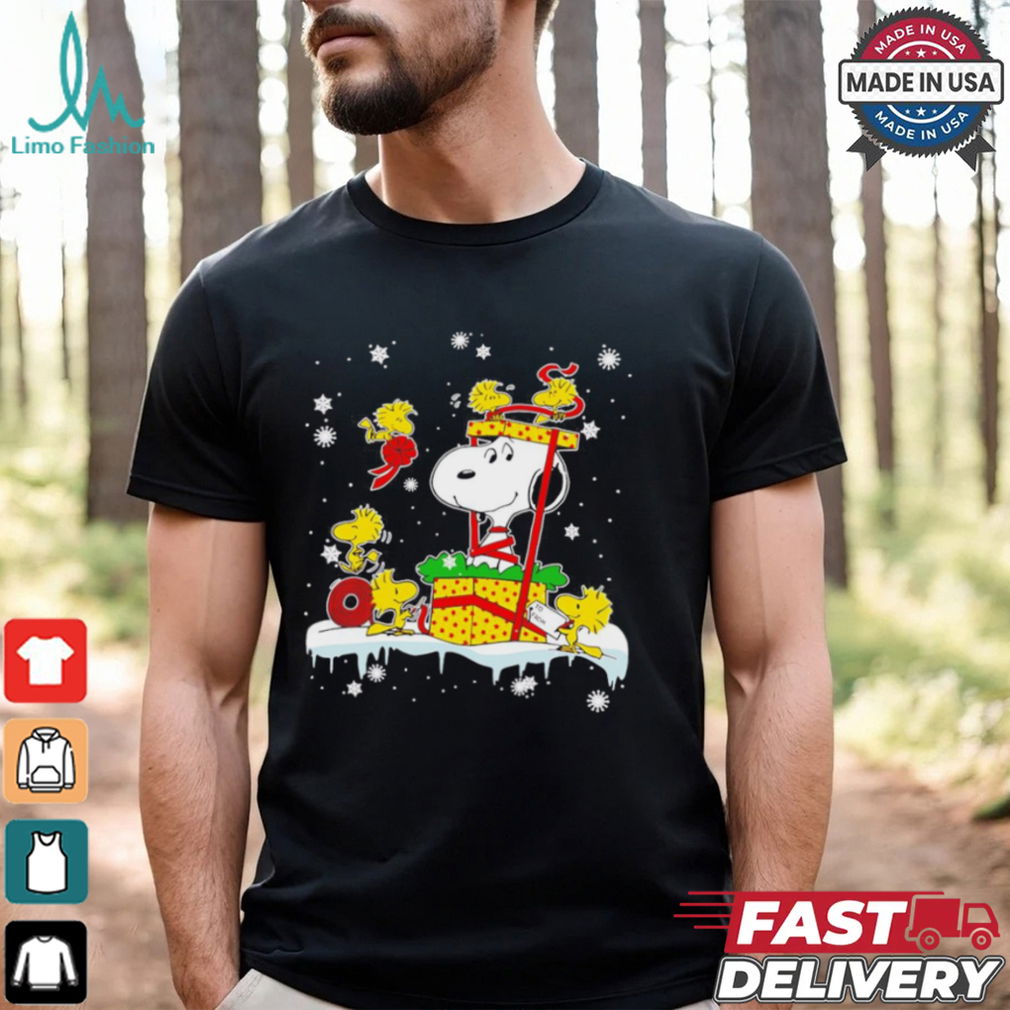 Snoopy Christmas gift box shirt Snoopy Christmas gift box shirt