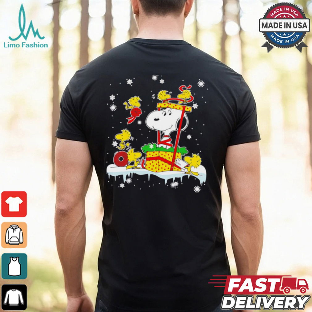 Snoopy Christmas gift box shirt Snoopy Christmas gift box shirt