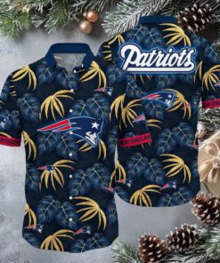 New England Patriots Men’s NFL Floral Print Short Sleeve Hawaiian Shirt