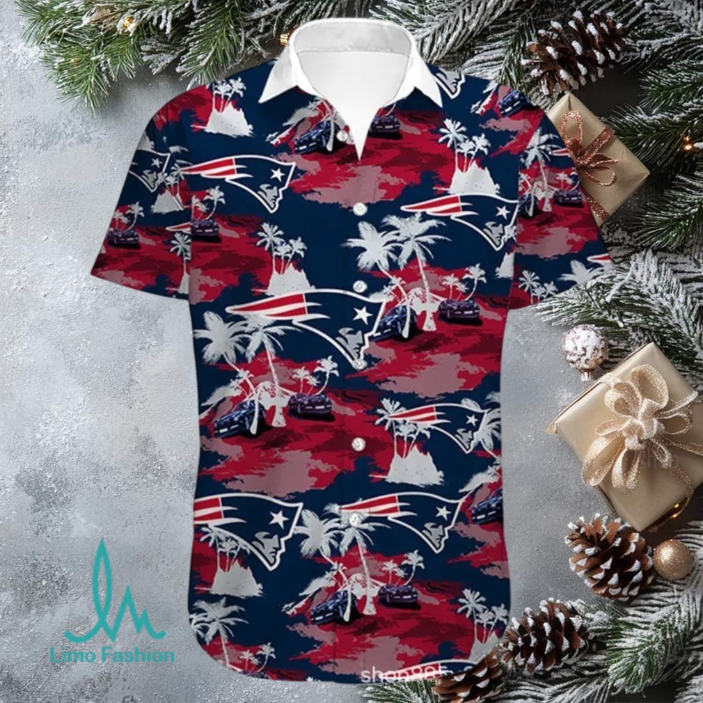 New England Patriots Palm Tree Hawaiian Shirt for Men New England Patriots Palm Tree Hawaiian Shirt for Men