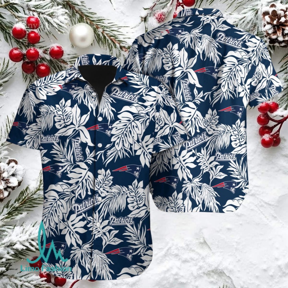 New England Patriots Tropical Leaf Hawaiian Shirt New England Patriots Tropical Leaf Hawaiian Shirt