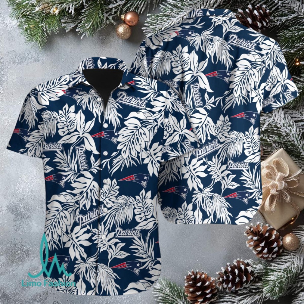 New England Patriots Tropical Leaf Hawaiian Shirt New England Patriots Tropical Leaf Hawaiian Shirt